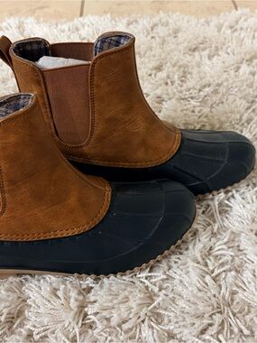 NWT Magellan Outdoors Women's Waterproof Boots